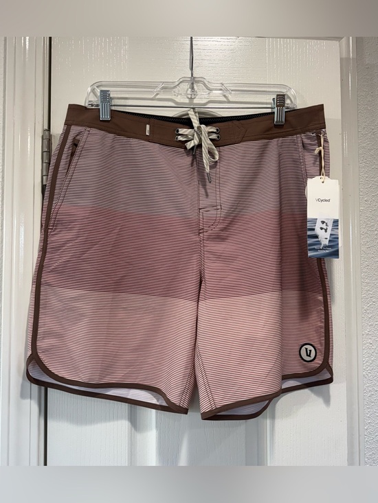 Vuori Other - Vuori Cruise Men’s Boardshort Clove Wave Stripe Size 32 NWT